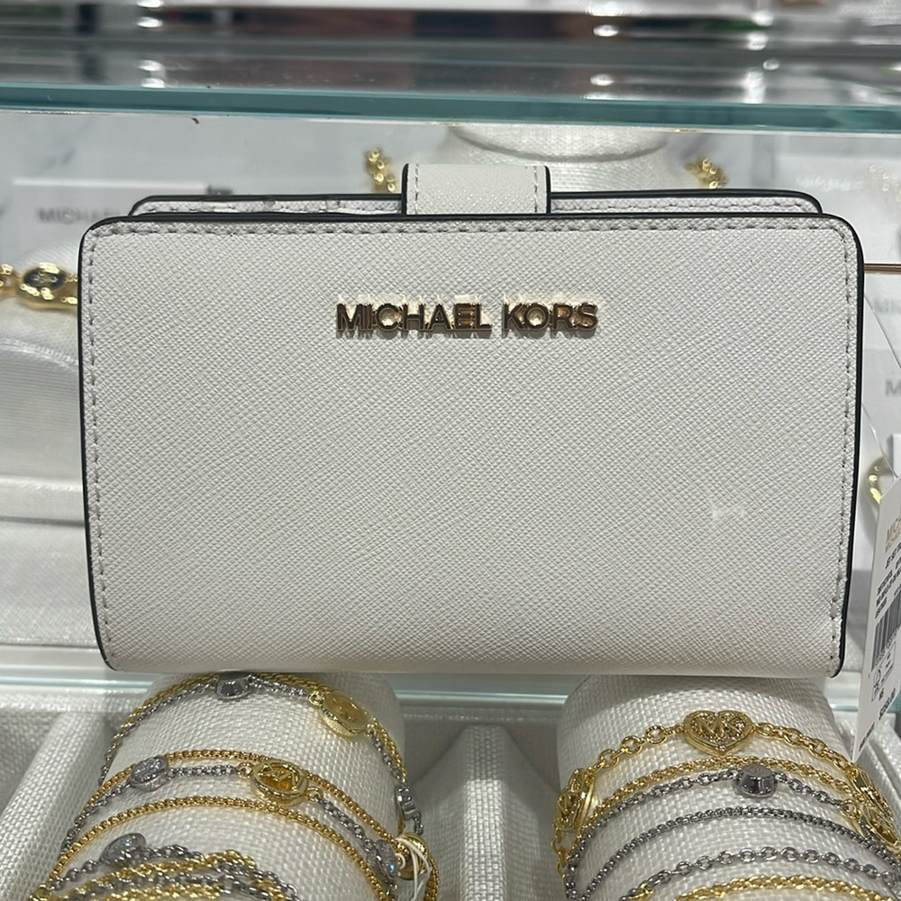 Michael Kors Medium Saffiano Leather Bifold Wallet Optic White
NWT - Picture 1 of 16